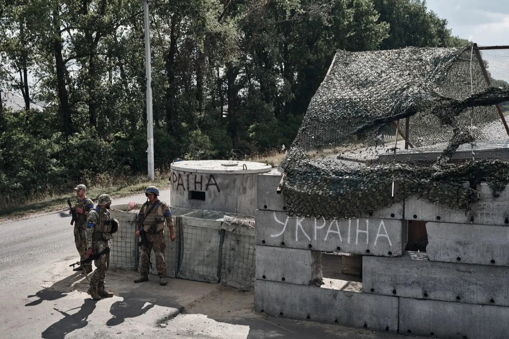 Động thái bất thường của lính Ukraine sau tối hậu thư đầu hàng ở Kursk - 1 Động thái bất thường của lính Ukraine sau tối hậu thư đầu hàng ở Kursk - 1