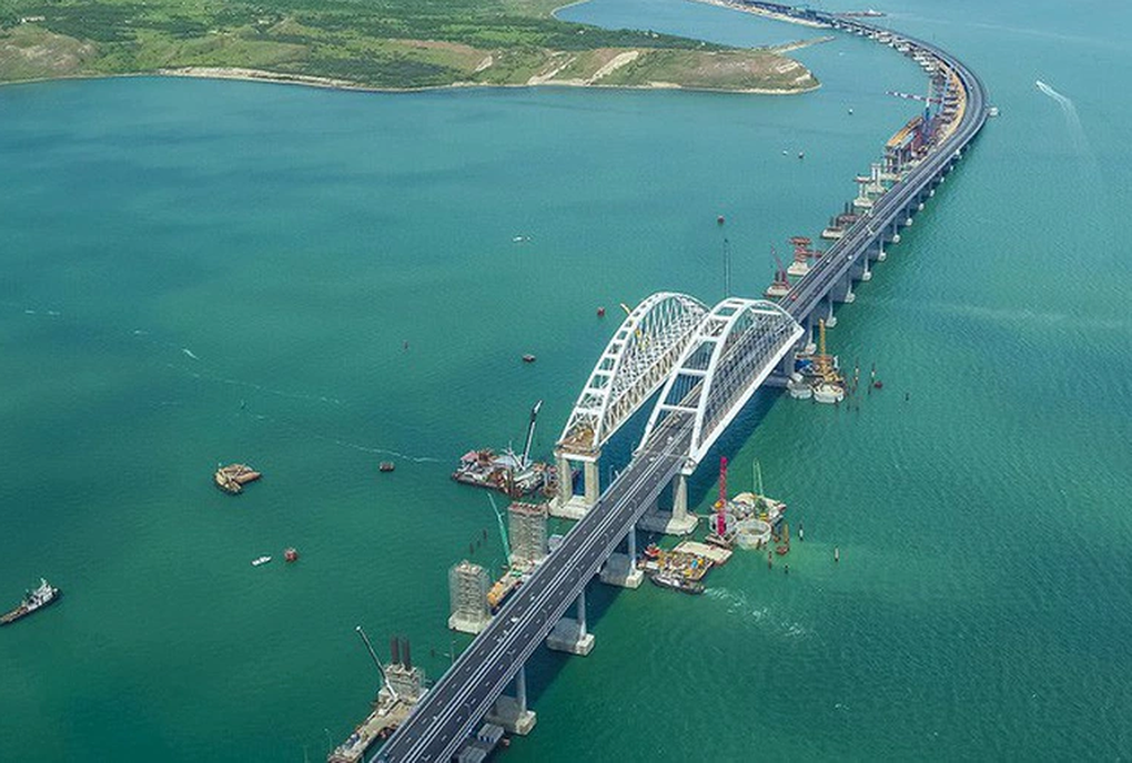 Ukraine phớt lờ tối hậu thư đầu hàng của Nga, dọa tấn công cầu Crimea - 2 Ukraine phớt lờ tối hậu thư đầu hàng của Nga, dọa tấn công cầu Crimea - 2