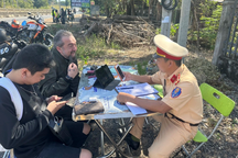 CSGT Bình Thuận tăng cường kiểm tra mô tô phân khối lớn trên quốc lộ 1A