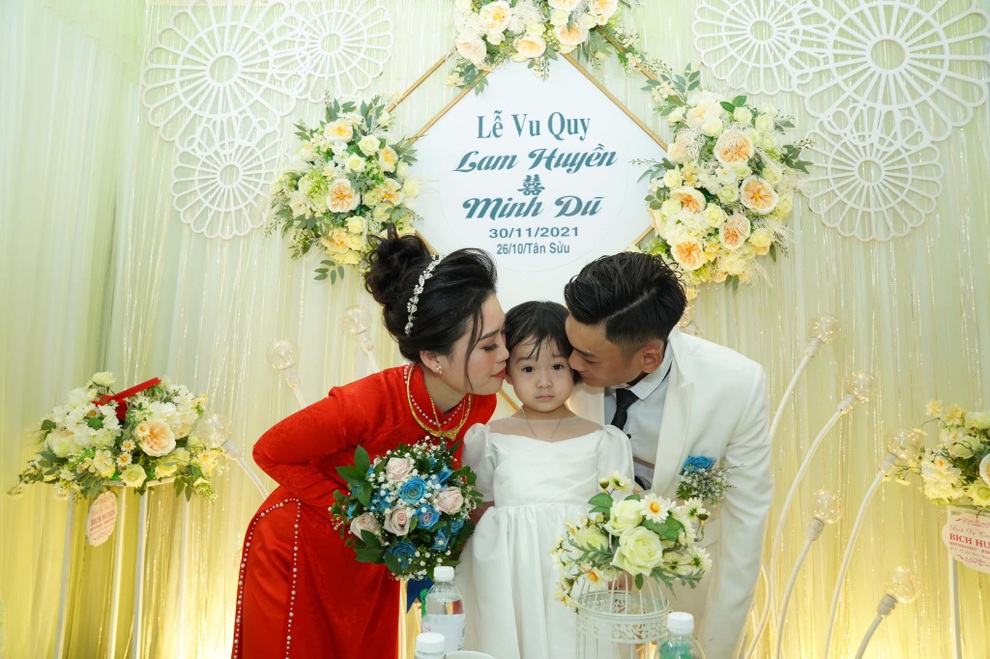 Đám cưới mùa lũ: Chú rể Phú Yên xuyên đêm dựng giàn giáo vào nhà cô dâu - 4 Đám cưới mùa lũ: Chú rể Phú Yên xuyên đêm dựng giàn giáo vào nhà cô dâu - 4