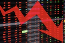 Chứng khoán lao dốc, bất ngờ tại một số cổ phiếu "nóng"