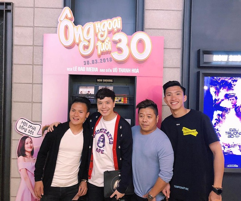 Đoàn Văn Hậu ngày càng lột xác với hàng hiệu, thần thái không kém người mẫu - 22 Đoàn Văn Hậu ngày càng lột xác với hàng hiệu, thần thái không kém người mẫu - 22