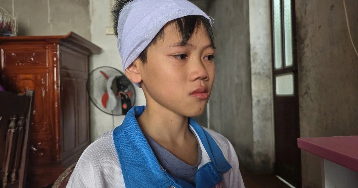 View - Cậu bé mồ côi và ước mơ được ăn bánh chưng như Tết mọi năm | Báo Dân trí