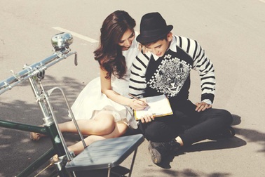 Khánh Ngọc tình tứ bên Minh Trung