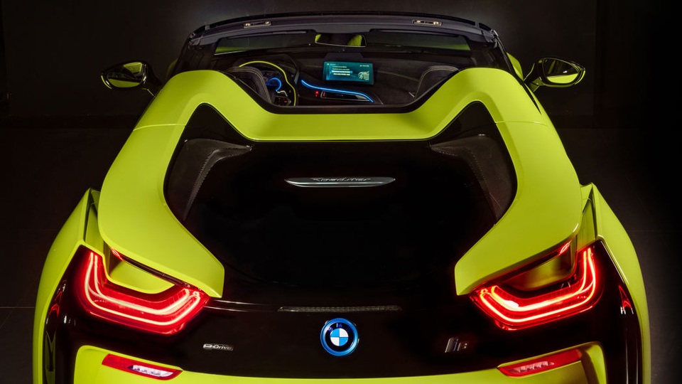 Cận cảnh chiếc BMW i8 Roadster màu xanh neon độc nhất vô nhị - 15 Cận cảnh chiếc BMW i8 Roadster màu xanh neon độc nhất vô nhị - 15
