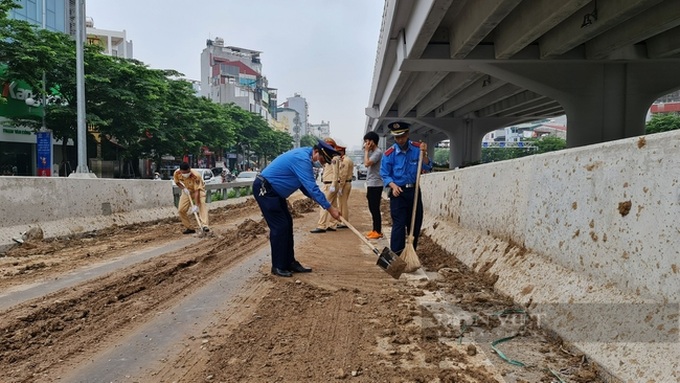 Thanh tra Sở đã kiểm tra, lập biên bản vi phạm hành chính 399 trường hợp phương tiện vi phạm lỗi “Rơi vãi, lôi kéo đất đá”, phạt tiền 1.202.000.000 đồng