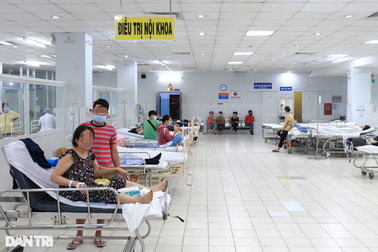 Bác sĩ cấp cứu bị con bệnh nhân "đâm hụt": Tiến hành dựng lại hiện trường