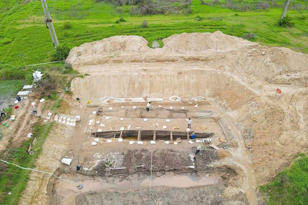 Ông nông dân ở Bắc Ninh kể phút tìm thấy 2 thuyền cổ giữa lòng ao cá - 1 Ông nông dân ở Bắc Ninh kể phút tìm thấy 2 thuyền cổ giữa lòng ao cá - 1