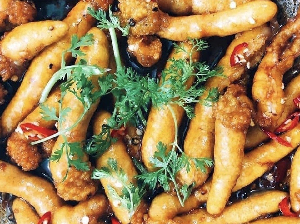 Những nhà có điều kiện không tiếc tay, vung tiền triệu mua trứng cá lóc - 2 Những nhà có điều kiện không tiếc tay, vung tiền triệu mua trứng cá lóc - 2