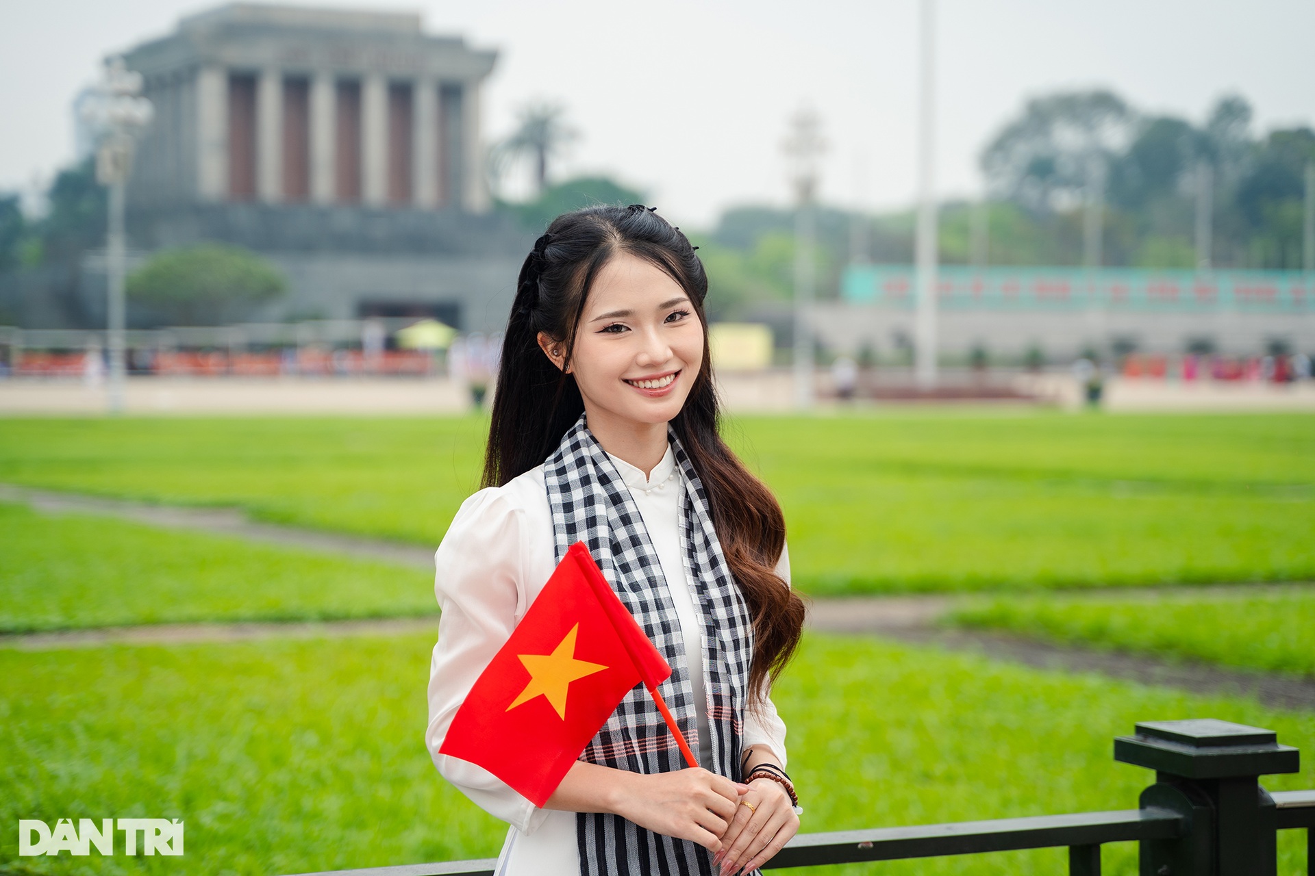 Bạn trẻ dậy từ 4h, vượt hàng chục kilomet chụp hình ở Quảng trường Ba Đình - 6