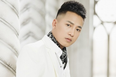 Châu Khải Phong làm mới "Ngắm hoa lệ rơi'