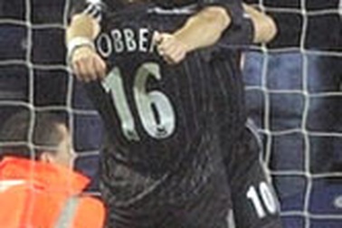 MU hút chết, Chelsea vượt qua Rovers