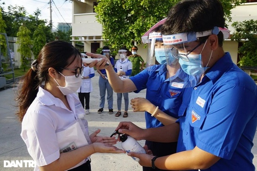 Bình Định: Test nhanh SARS-CoV-2 toàn bộ thí sinh thi tốt nghiệp THPT đợt 2 - 1 Bình Định: Test nhanh SARS-CoV-2 toàn bộ thí sinh thi tốt nghiệp THPT đợt 2 - 1