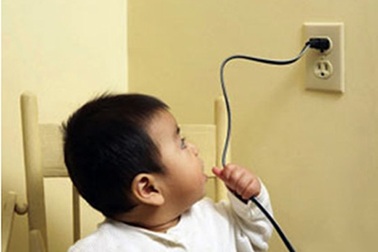 Ngưng tim, ngưng thở do thọc tay vào ổ điện