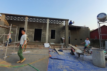 Bạn đọc chung tay xây nhà tặng người mẹ nghèo nuôi con ngớ ngẩn đón Tết