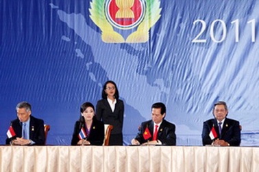 Thủ tướng dự các phiên họp cấp cao ASEAN 19