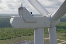 "Đánh đu trên cao", người phụ nữ kiếm 1,8 tỷ đồng/năm