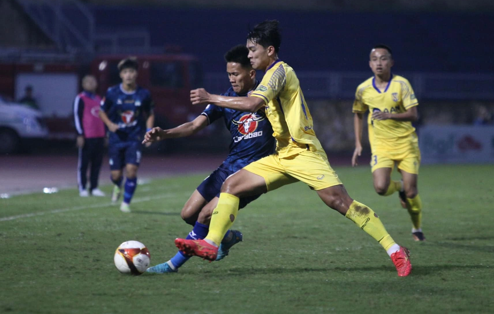 Hoang Anh Gia Lai a pierdut în fața lui SL Nghe An, antrenorul Kiatisuk riscă să-și piardă locul - 3 Hoàng Anh Gia Lai thua SL Nghệ An, HLV Kiatisuk có nguy cơ mất ghế - 3