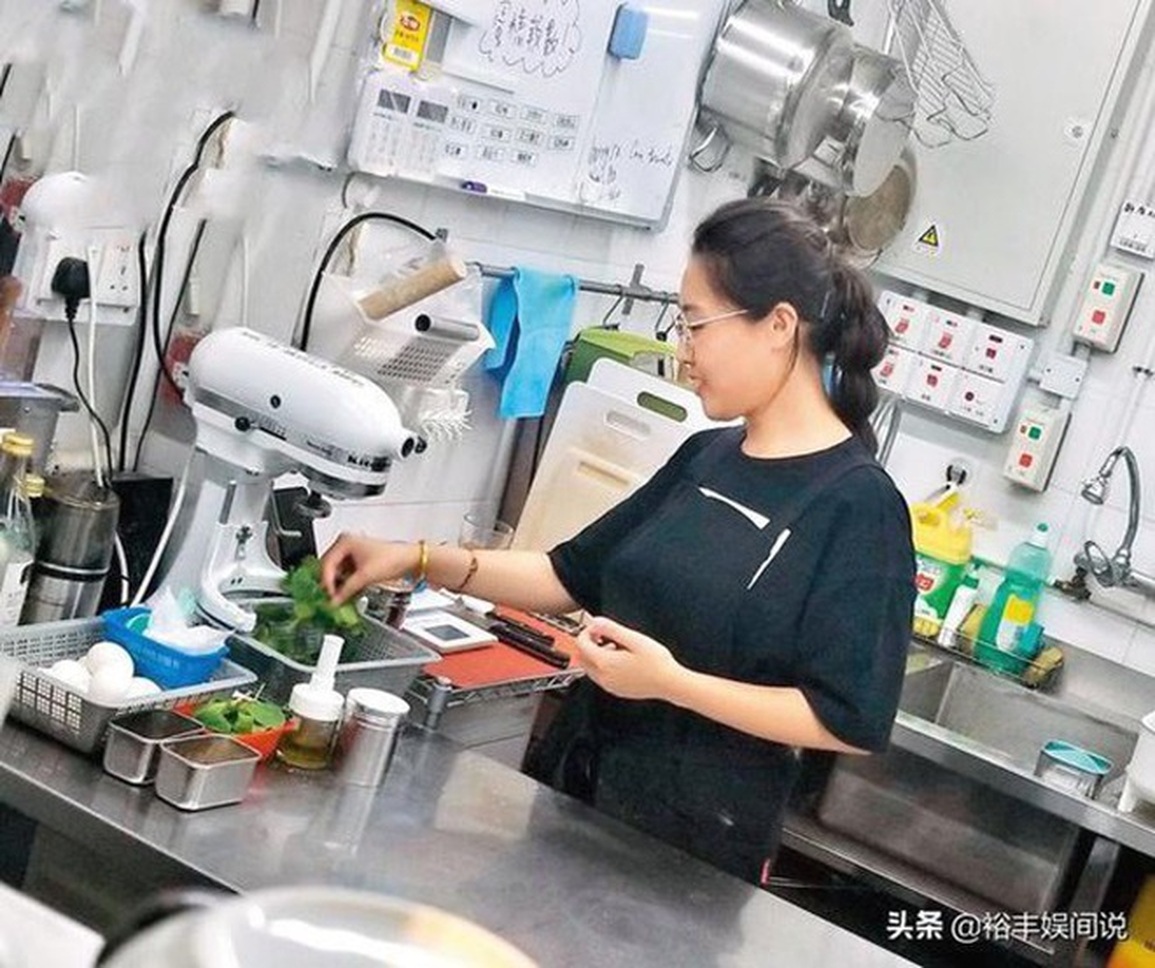 Dịch Covid-19 khiến đài TVB đóng cửa phim trường, nghệ sĩ lao đao - 5 Dịch Covid-19 khiến đài TVB đóng cửa phim trường, nghệ sĩ lao đao - 5