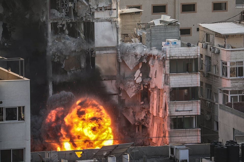Tên lửa rợp trời Trung Đông, Gaza bị cày nát - 11 Tên lửa rợp trời Trung Đông, Gaza bị cày nát - 11