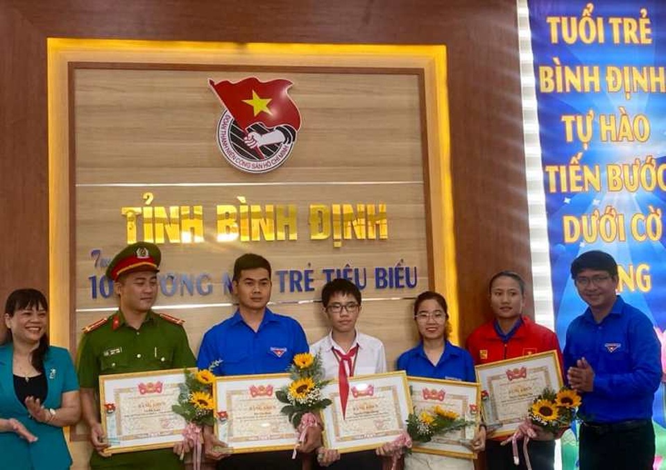 Bình Định: “Máy gieo hạt bằng năng lượng mặt trời” của học sinh lớp 9 - 3 Bình Định: “Máy gieo hạt bằng năng lượng mặt trời” của học sinh lớp 9 - 3
