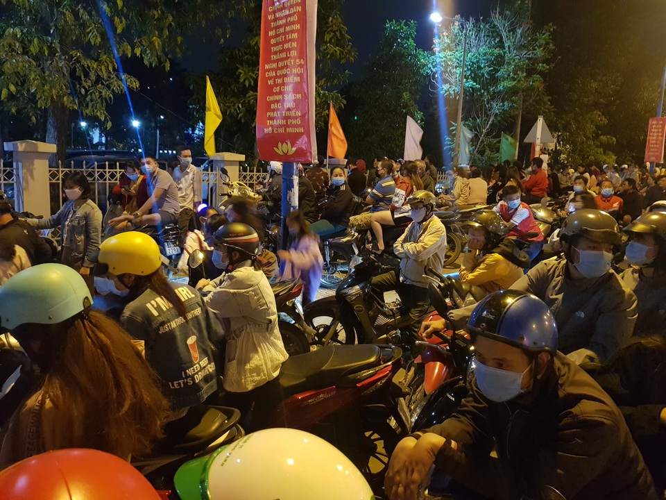 Mãn nhãn với pháo hoa rực rỡ đón chào năm mới - 24 Mãn nhãn với pháo hoa rực rỡ đón chào năm mới - 24