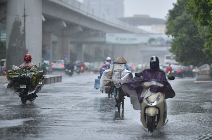 Thời tiết hôm nay 12/9: Bắc Bộ và Thanh Hóa có mưa rào và dông - Ảnh 1.