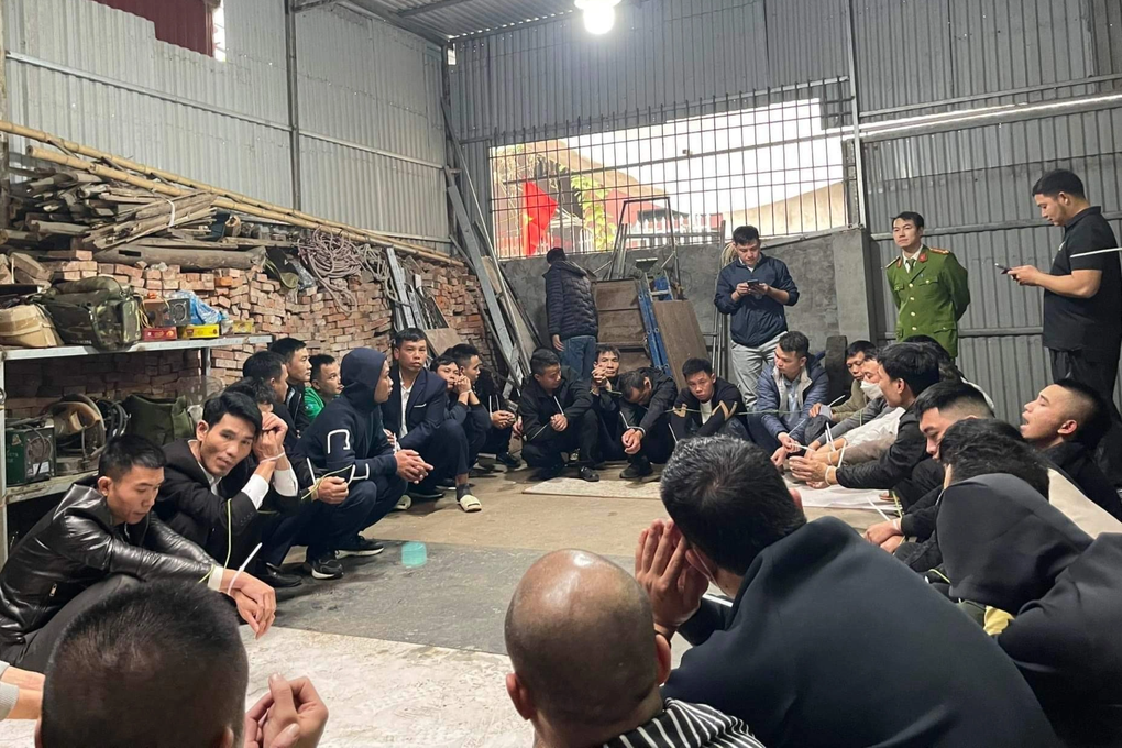 Triệt phá sới bạc ở Hà Nội, thu giữ hàng trăm triệu đồng - 1 Triệt phá sới bạc ở Hà Nội, thu giữ hàng trăm triệu đồng - 1