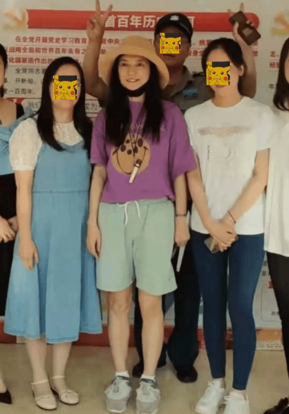 Triệu Vy lộ diện lần đầu sau nghi vấn bị phong sát - 1 Triệu Vy lộ diện lần đầu sau nghi vấn bị phong sát - 1