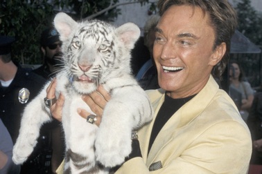 Ảo thuật gia Roy Horn qua đời vì Covid-19