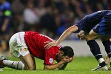 Giggs nghỉ thi đấu 6 tuần