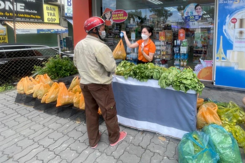 TPHCM: Rau củ giá bình ổn 20.000 đồng/kg, trứng 25.000 đồng/vỉ xuống phố - 2 TPHCM: Rau củ giá bình ổn 20.000 đồng/kg, trứng 25.000 đồng/vỉ xuống phố - 2