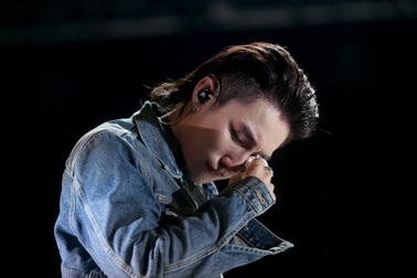 Sơn Tùng M-TP bật khóc trong tiệc sinh nhật với 5000 fans hâm mộ