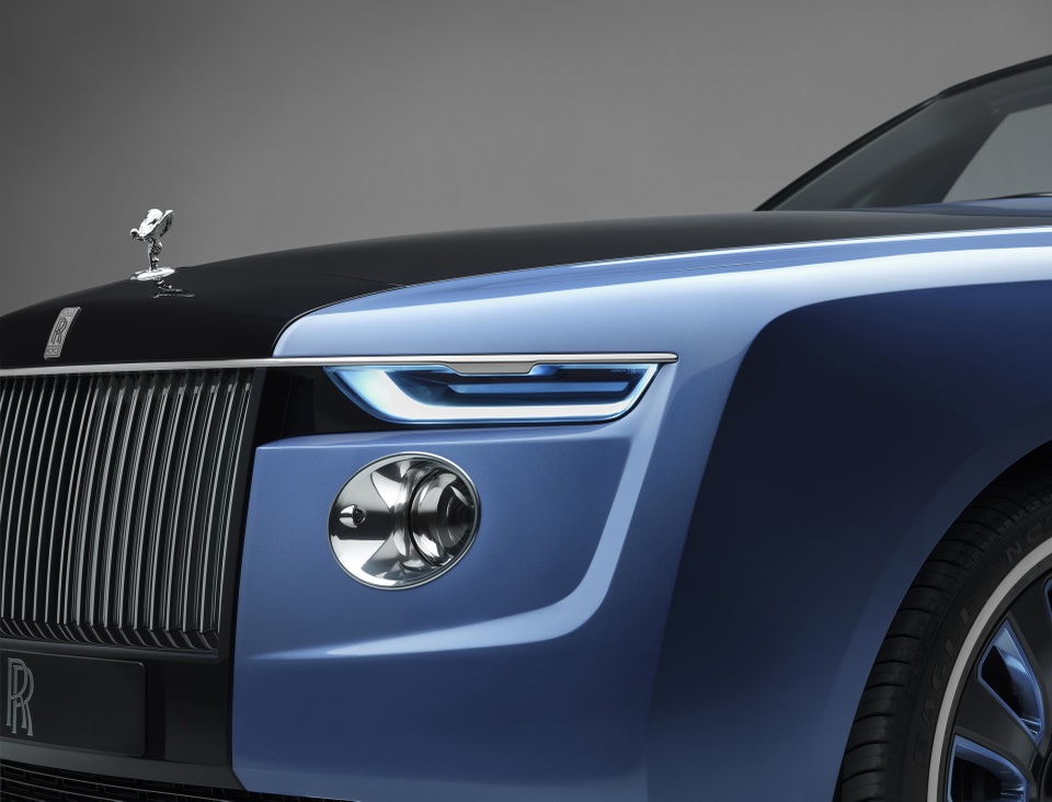 Cận cảnh siêu phẩm mới giá 28 triệu USD của Rolls-Royce - 5 Cận cảnh siêu phẩm mới giá 28 triệu USD của Rolls-Royce - 5