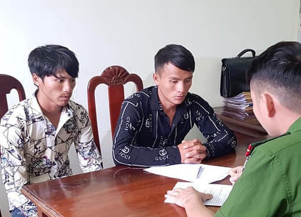 Khởi tố hai đối tượng đột nhập vào nhà hiếp dâm người phụ nữ - 1 Khởi tố hai đối tượng đột nhập vào nhà hiếp dâm người phụ nữ - 1