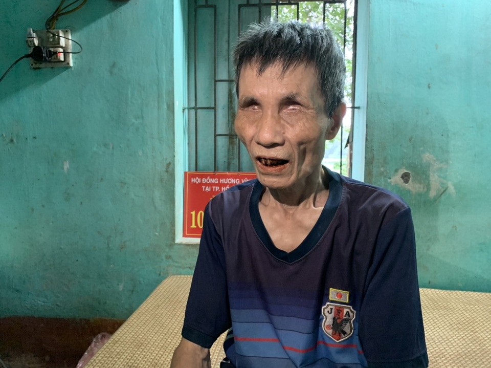 Bạn đọc giúp đỡ người đàn ông mù nuôi em gái tâm thần gần 355 triệu đồng - 1 Bạn đọc giúp đỡ người đàn ông mù nuôi em gái tâm thần gần 355 triệu đồng - 1