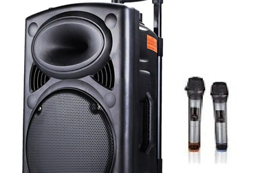 Mâu thuẫn khi hát loa kẹo kéo, người đàn ông bị chém 4 nhát