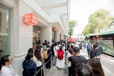Không khí ngày đầu diễn ra Tuần lễ cảm ơn tại Uniqlo