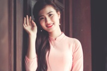 Thiếu nữ Hà thành duyên dáng tà áo dài chào mừng 20/11