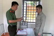 Khởi tố kẻ chống trả công an bằng súng côn ổ xoay