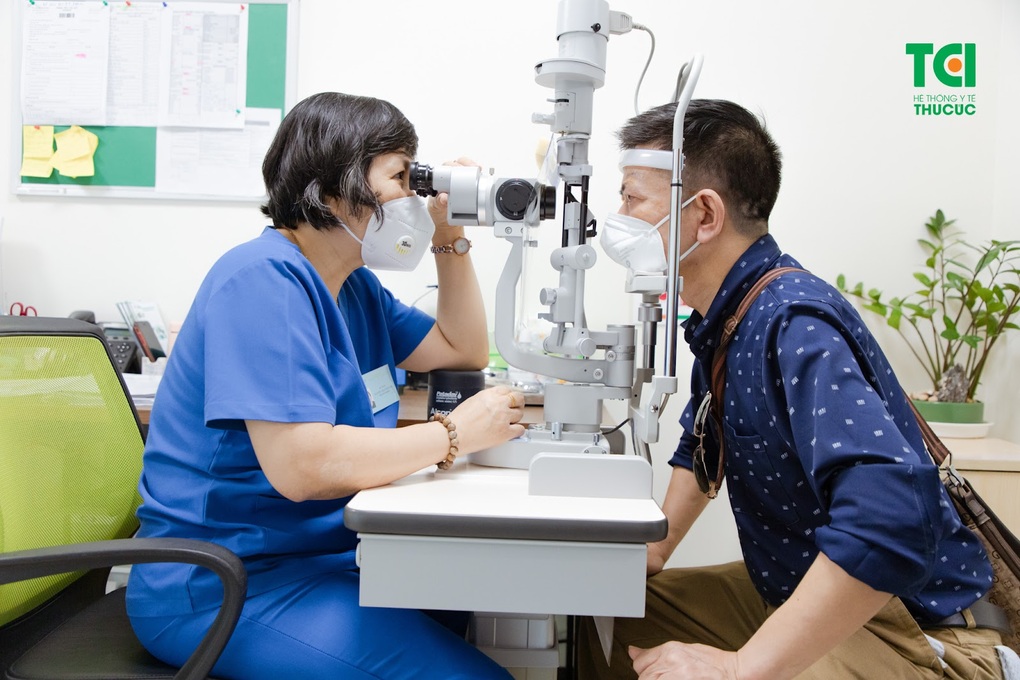 Tìm lại ánh sáng cho bệnh nhân 61 tuổi bị đục thủy tinh thể nặng - 1 Tìm lại ánh sáng cho bệnh nhân 61 tuổi bị đục thủy tinh thể nặng - 1