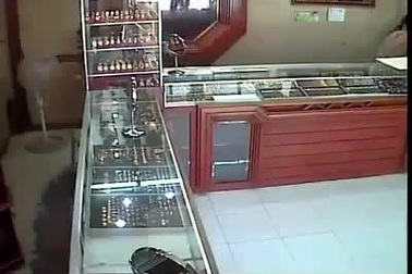 Cướp vàng trắng trợn giữa ban ngày