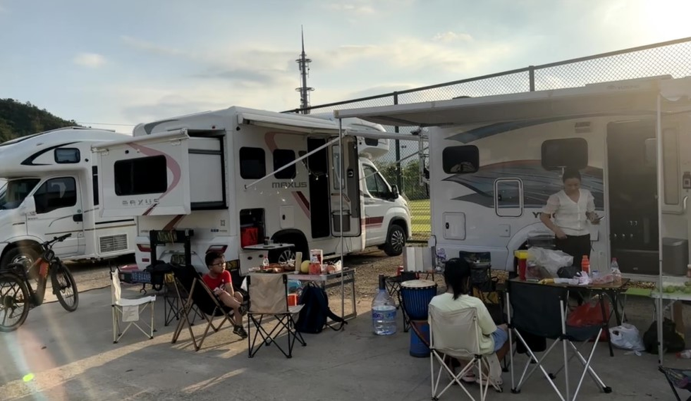 Vì sao nhiều người đồng loạt bỏ nhà đất để sống trong ô tô? - 5 Vì sao nhiều người đồng loạt bỏ nhà đất để sống trong ô tô? - 5