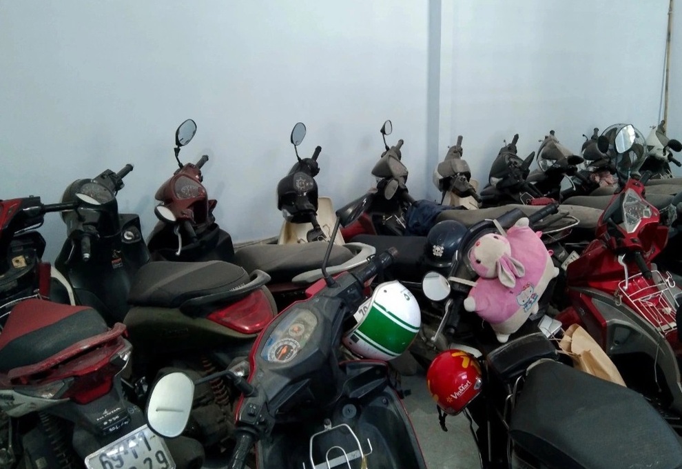 Dân công sở giữa mùa dịch: Ngoài tưởng ổn, trong đã liêu xiêu - 2 Dân công sở giữa mùa dịch: Ngoài tưởng ổn, trong đã liêu xiêu - 2