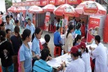 Tài trợ 2 tỷ đồng chăm sóc sức khỏe công nhân