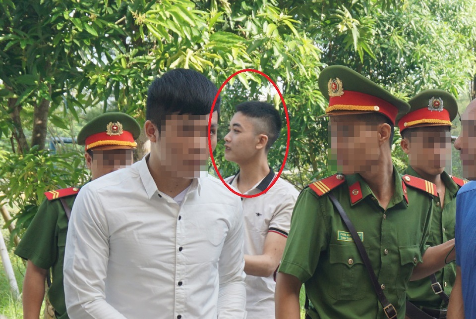 Con sát hại một lúc 2 mạng người, cha tán gia bại sản - 2 Con sát hại một lúc 2 mạng người, cha tán gia bại sản - 2