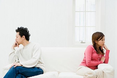 Chồng "trẻ trâu" ngồi chê vợ trẻ con