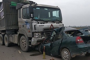 Đại úy Biên phòng tử nạn sau cú tông xe đầu kéo