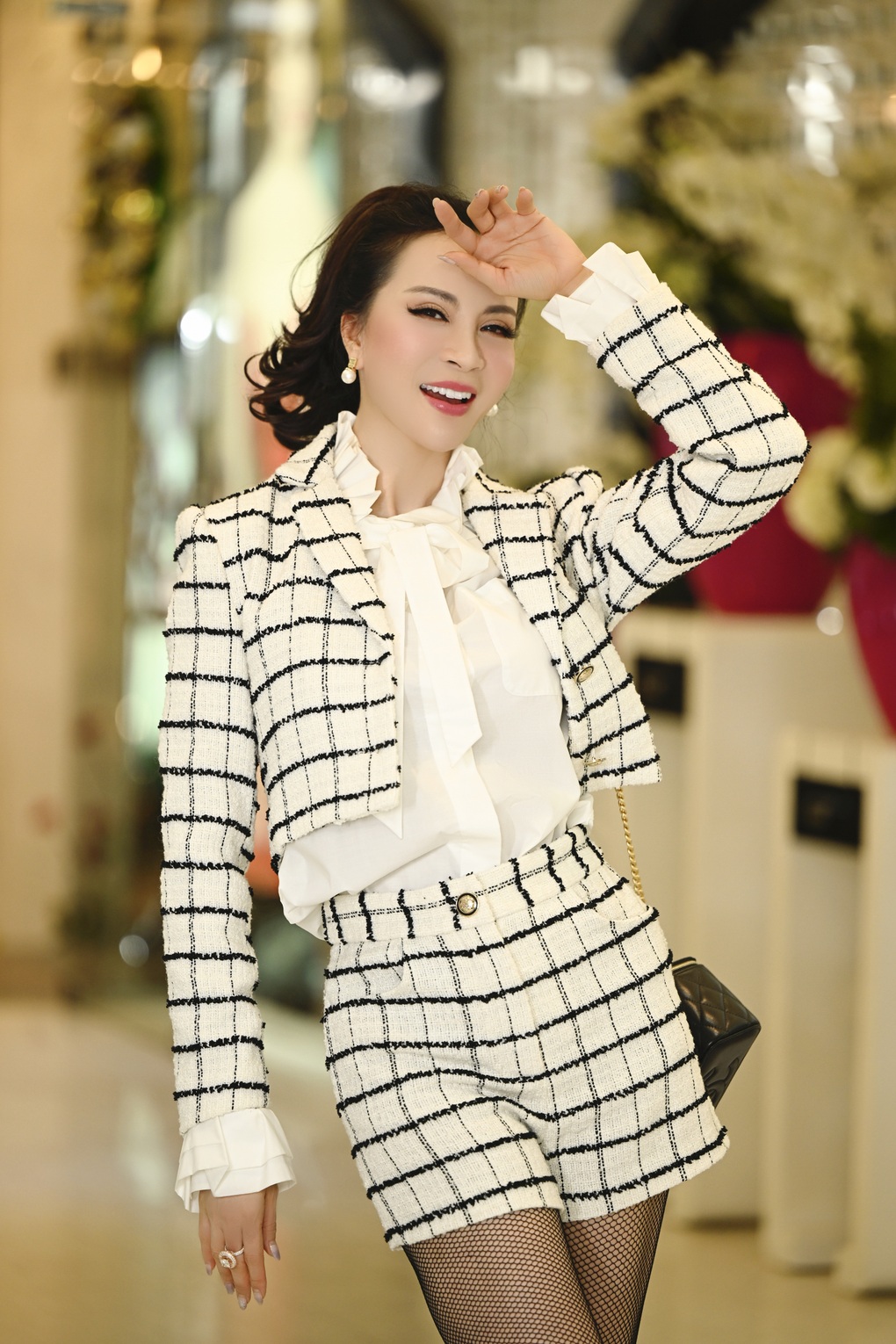 Mỹ nhân ảnh lịch Thanh Mai diện cây đồ hiệu, đeo nhẫn kim cương khủng - 1 Mỹ nhân ảnh lịch Thanh Mai diện cây đồ hiệu, đeo nhẫn kim cương khủng - 1