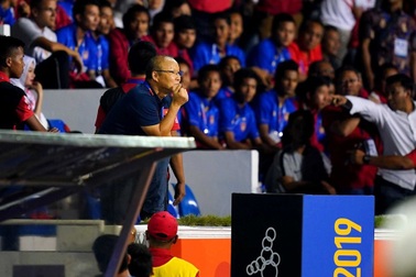 HLV Park Hang Seo từng có kinh nghiệm chỉ đạo từ… khán đài